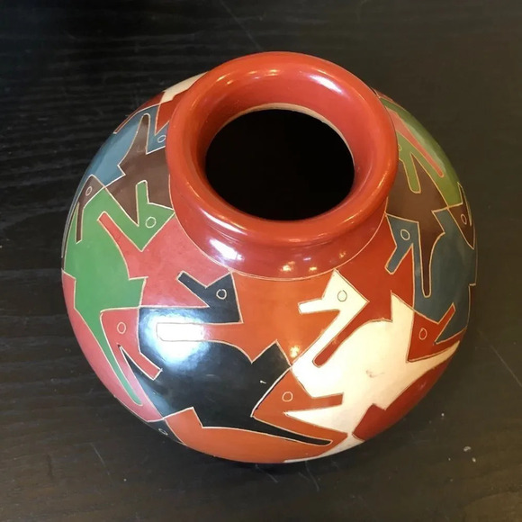 Nicarguense San Juan De Oriente  Artist Signed  Polychrome Pottery Jar Vase - Picture 5 of 10